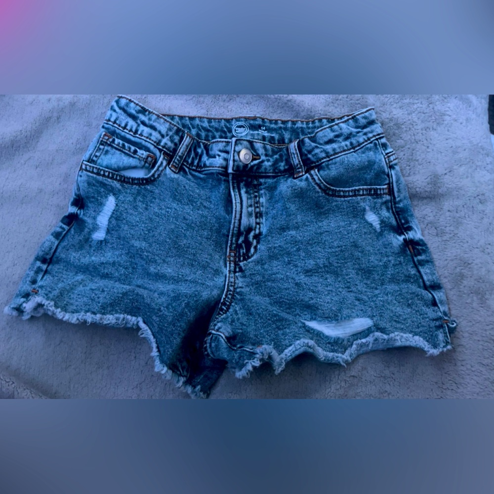 -Medium Washes Jean shorts                                -Size: 14 Girls